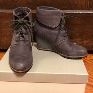 🍒 Fashionable Biala Grey Wedge Booties w Box